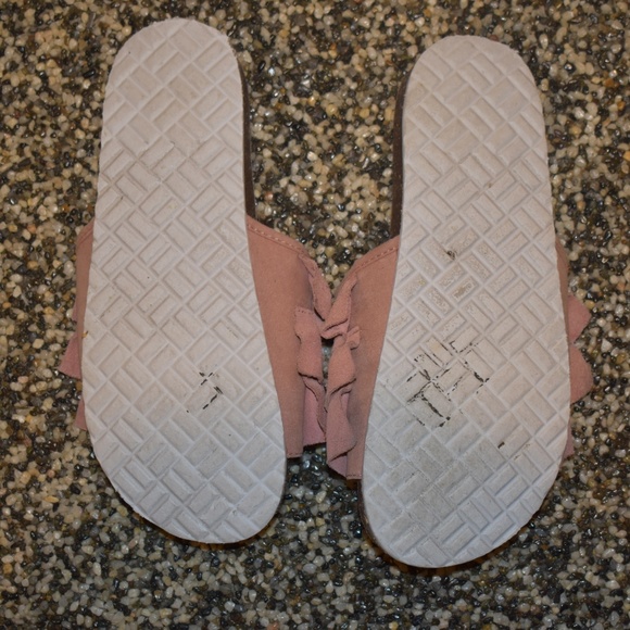 AE Ruffle Sueded Slides Size 7 - Picture 5 of 5